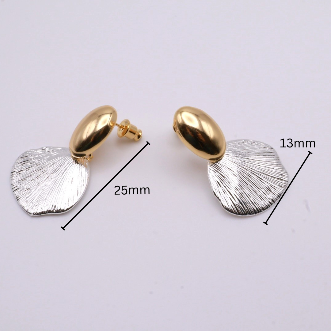 Silver Shell Stud 086