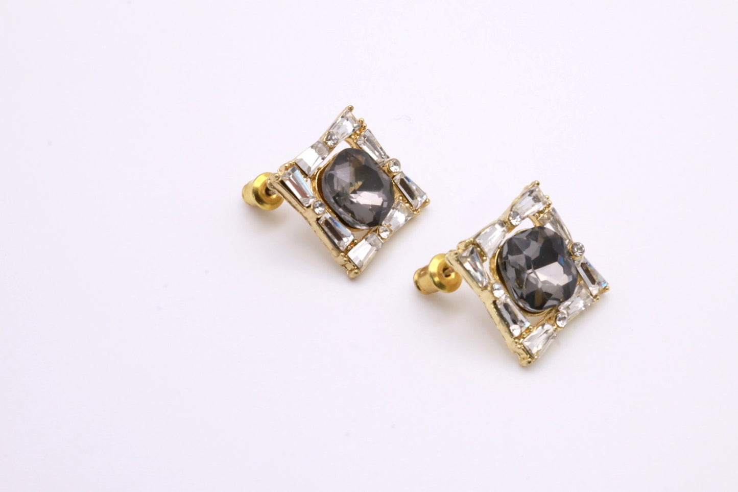 Light Up The Room Stud 004