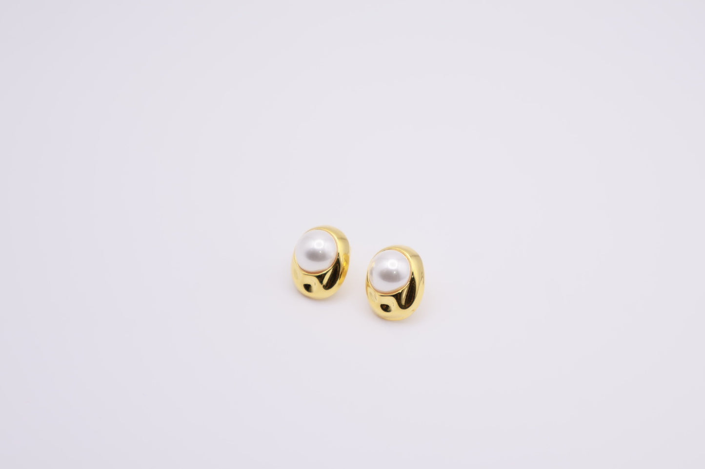 Pearl Stud 016
