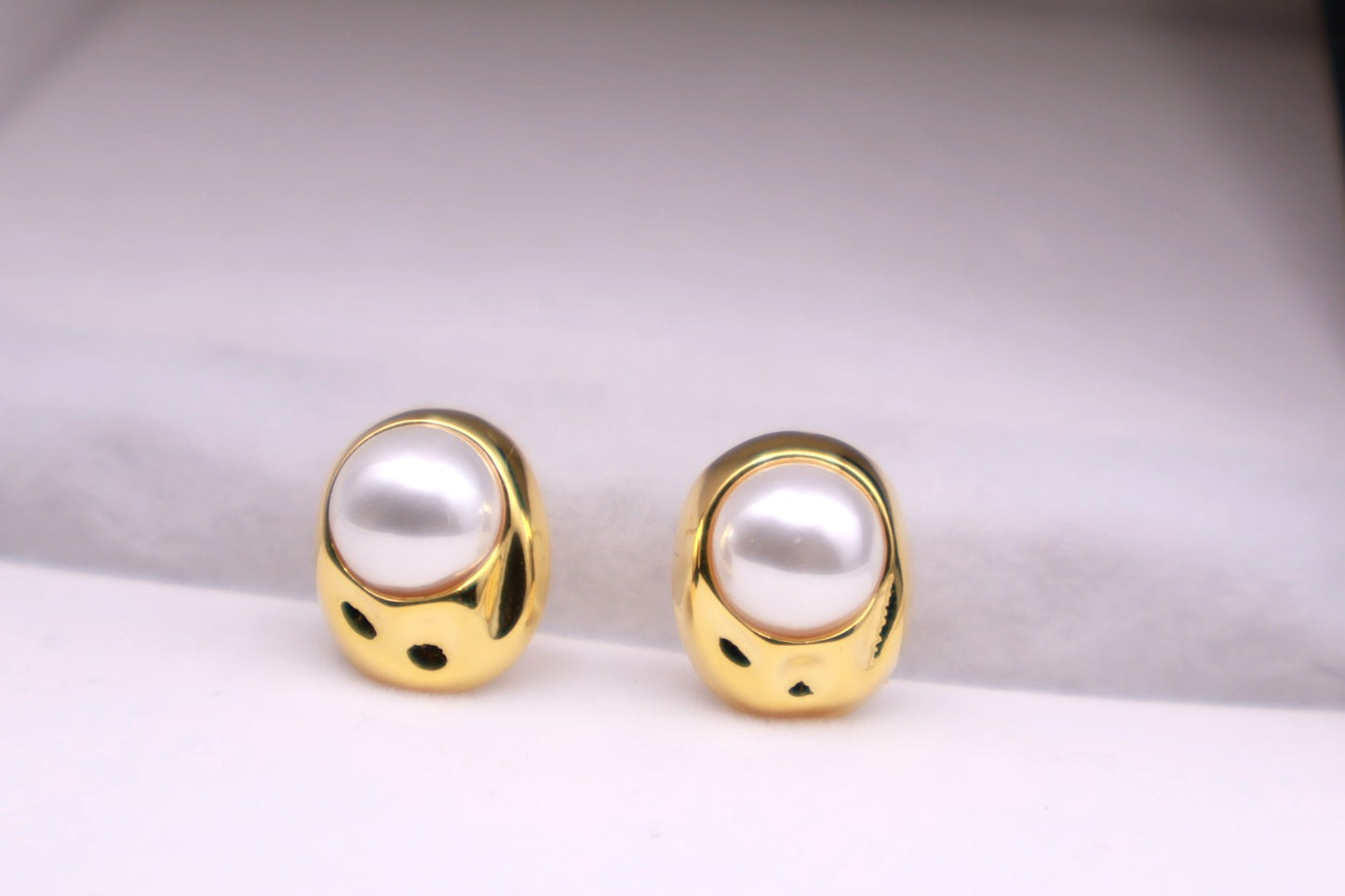 Pearl Stud 016