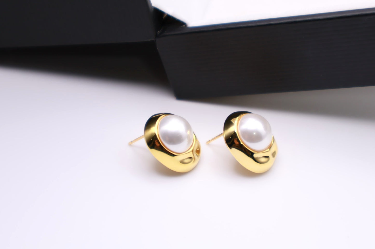 Pearl Stud 016