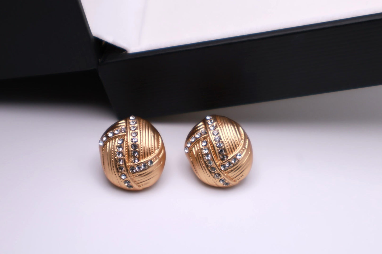Golden Gem Stud 017