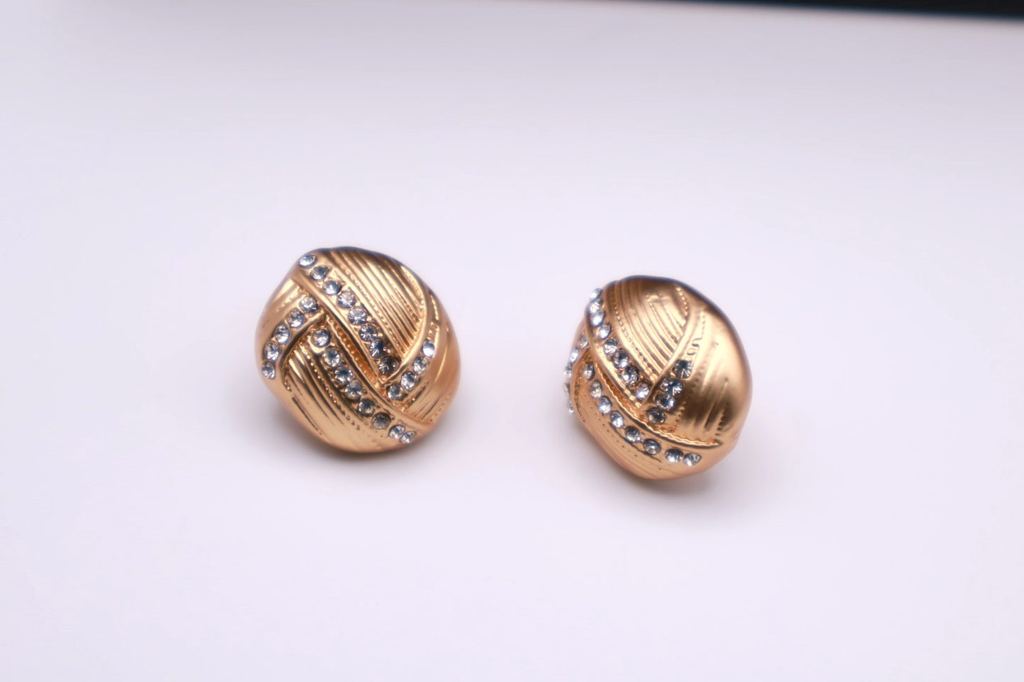 Golden Gem Stud 017