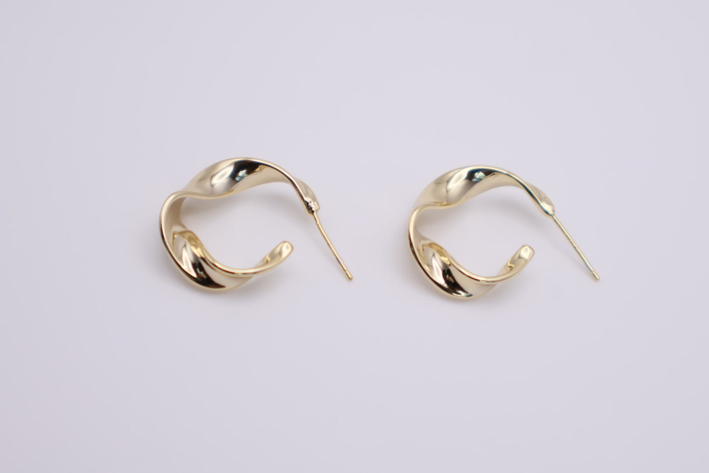 Twisted C hoop 022