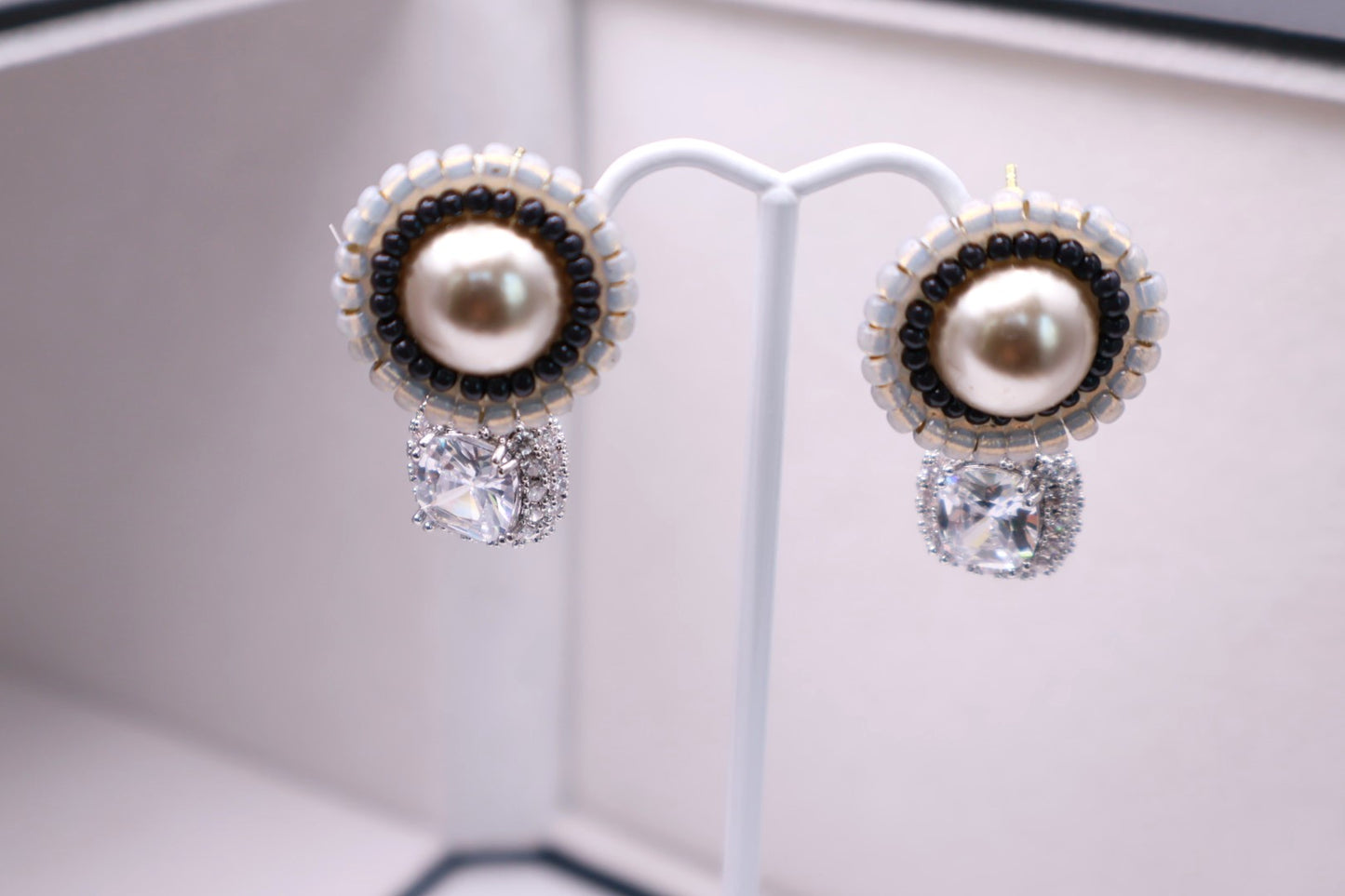 The Pearl Drop 025