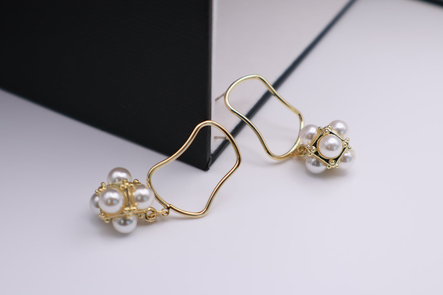 Irregular Pearl Drop 027