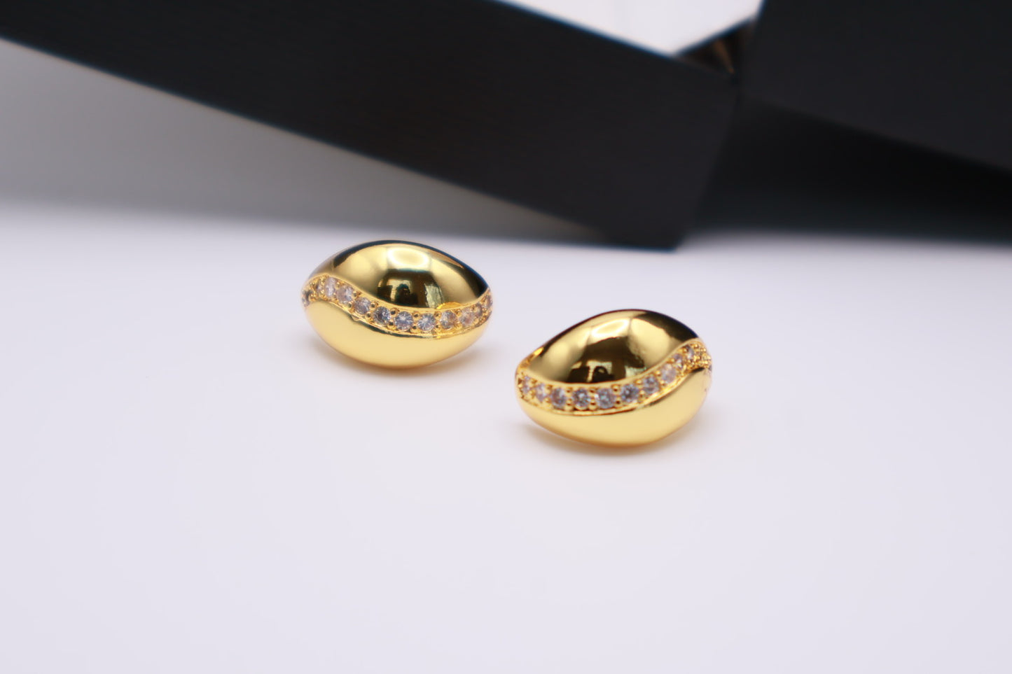 The Curved Stud 028