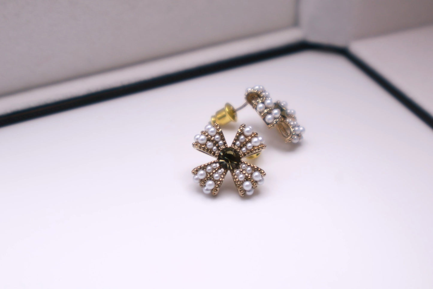 Pearl Four Leaf Stud 030