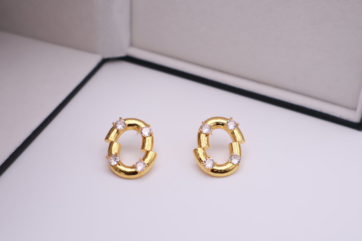 Sliced Egg Shape Stud 036