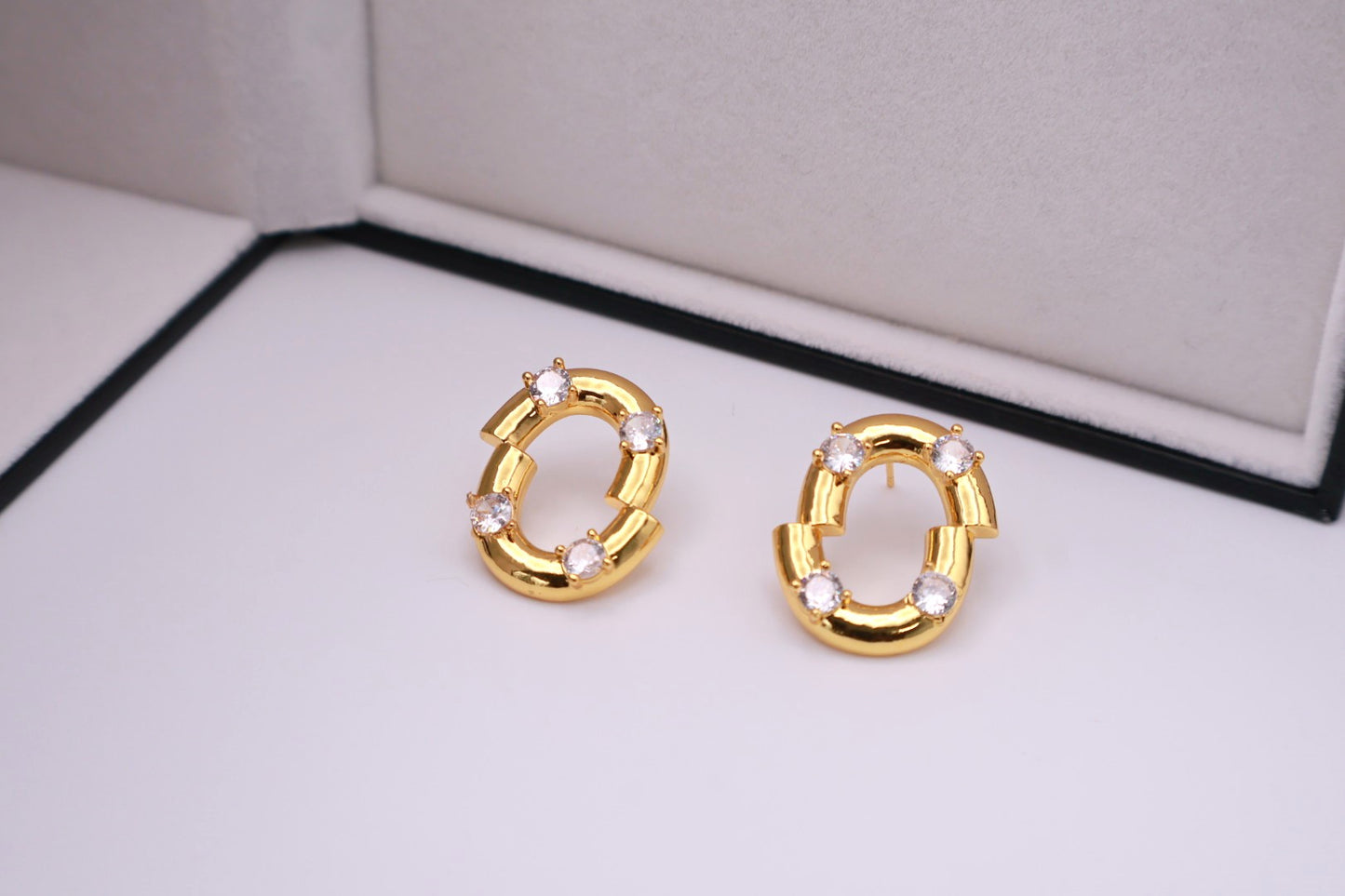 Sliced Egg Shape Stud 036