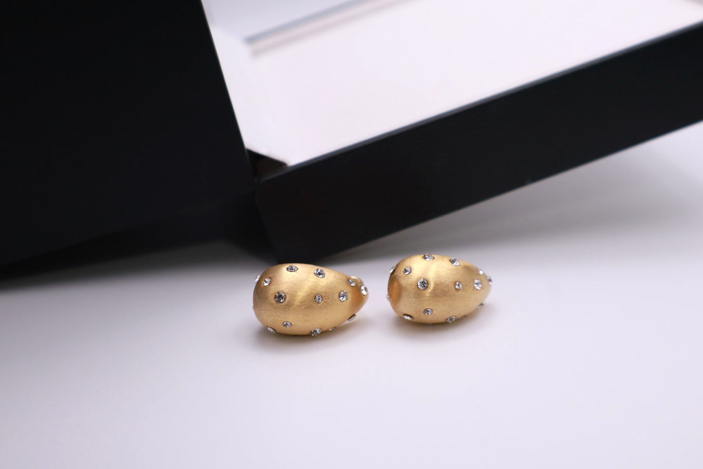 Gemmed Tear Shaped Studs 046
