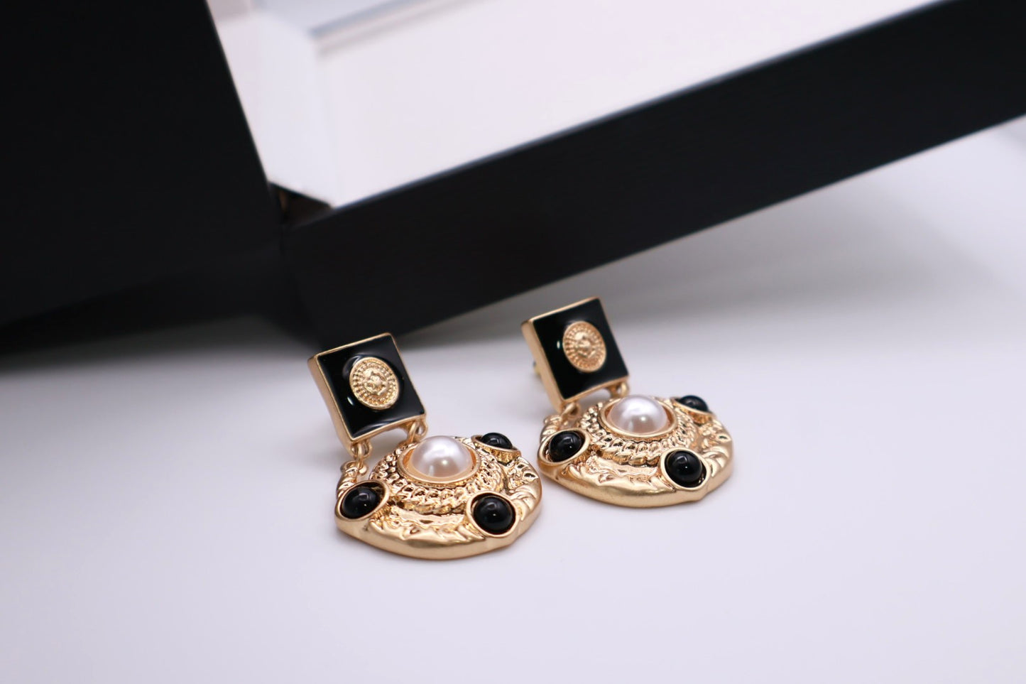 Vintage Style Pearl 047