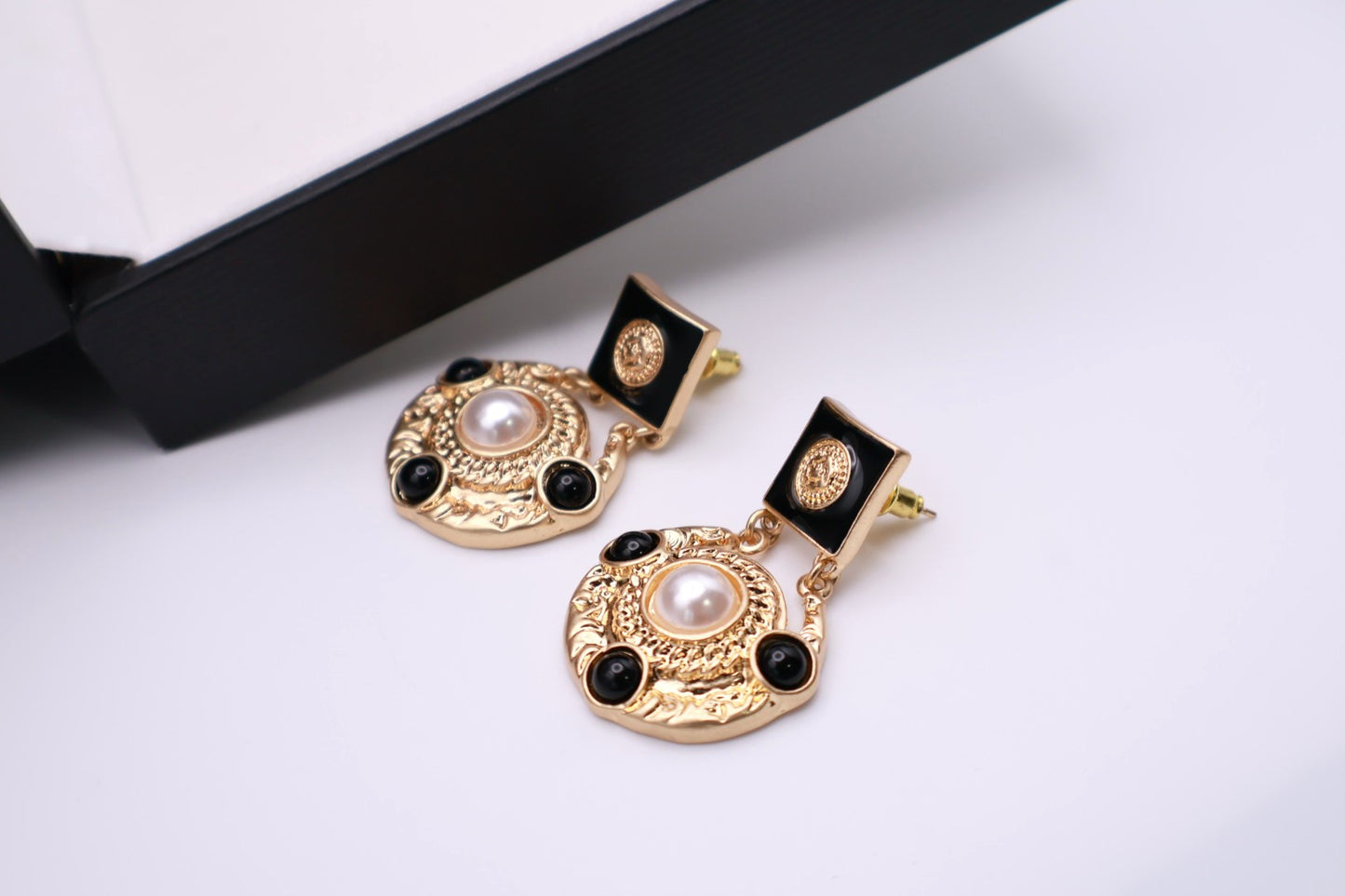 Vintage Style Pearl 047