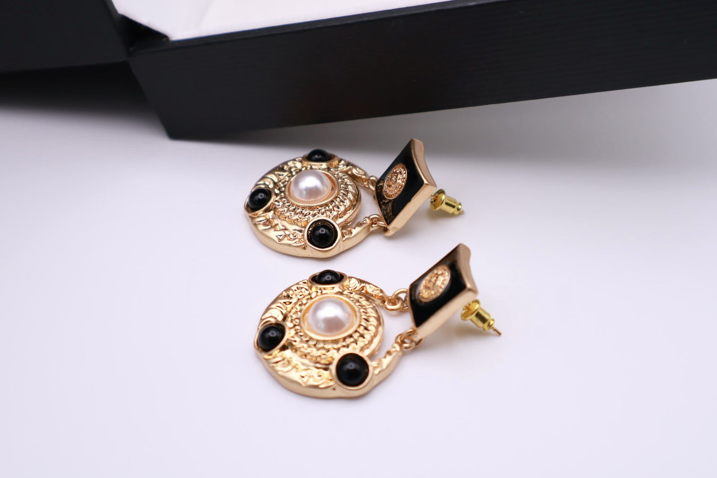 Vintage Style Pearl 047