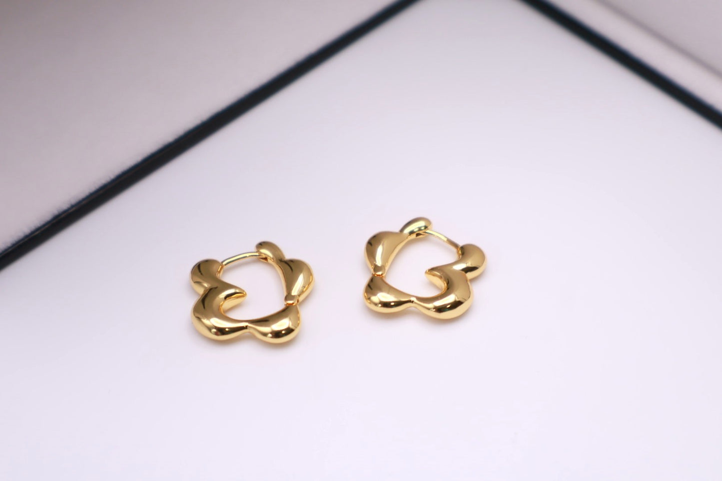 Flower Stud 048