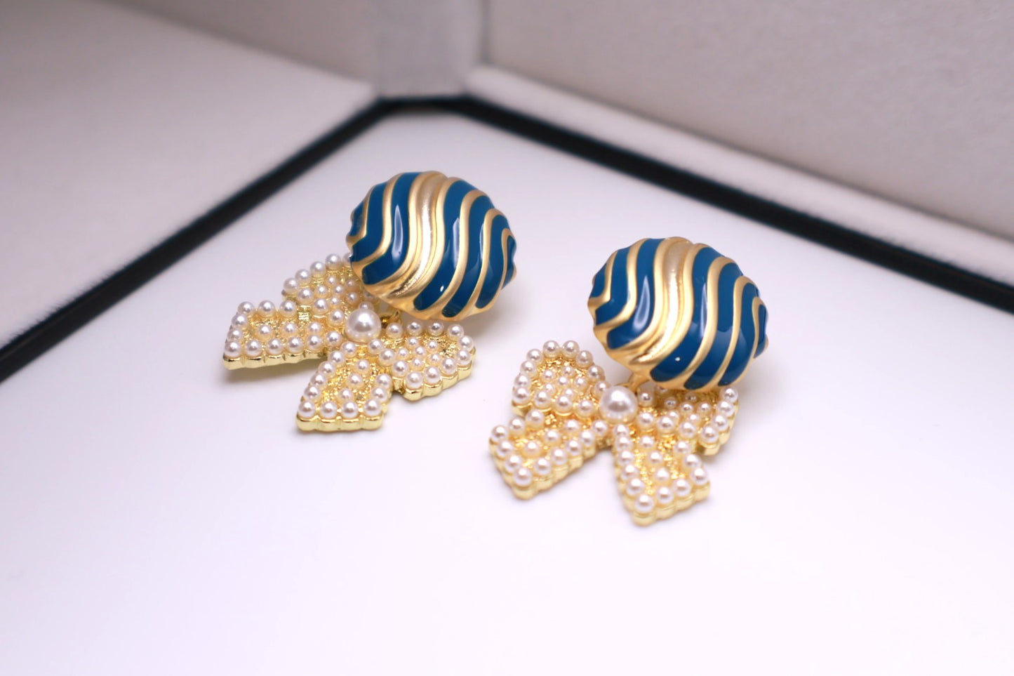Pearl Bow Tie 057