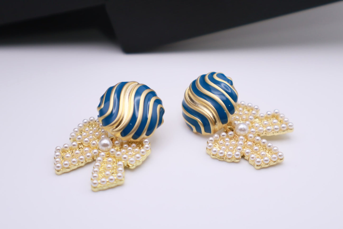 Pearl Bow Tie 057