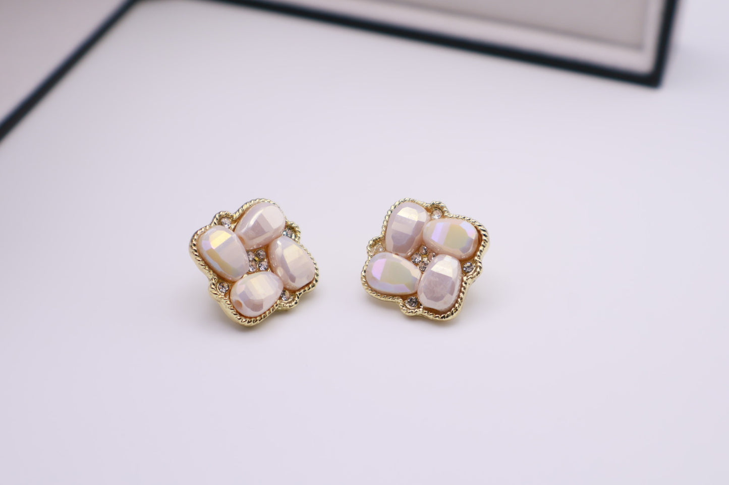 Square Pearl Stud 058