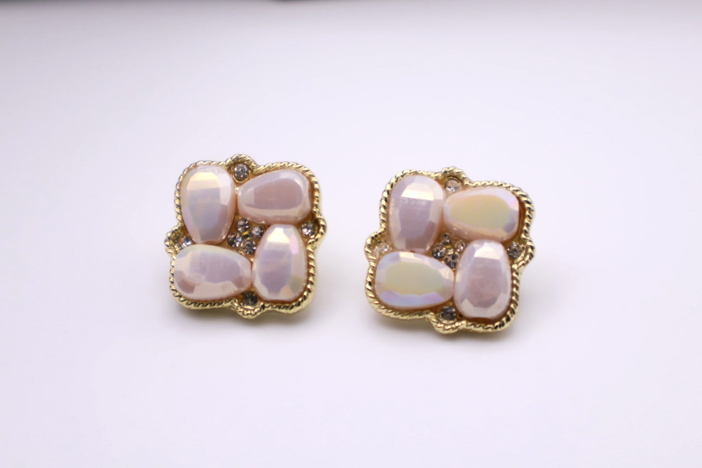 Square Pearl Stud 058