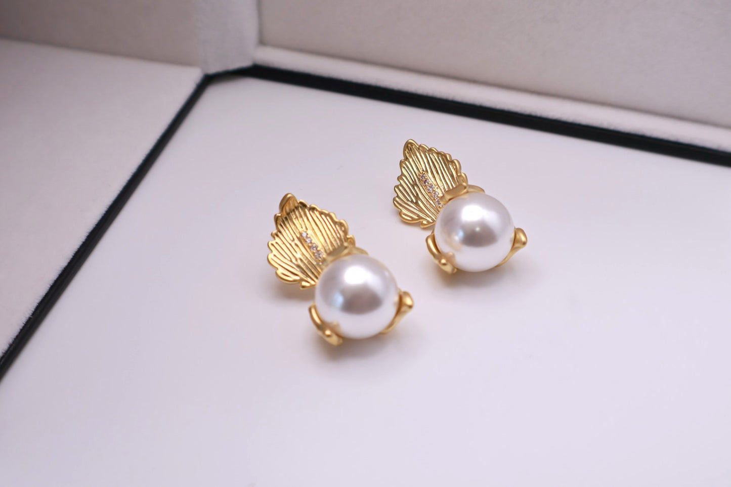 Pearl in Clam Drop 072