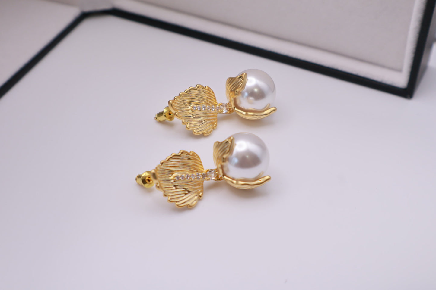 Pearl in Clam Drop 072