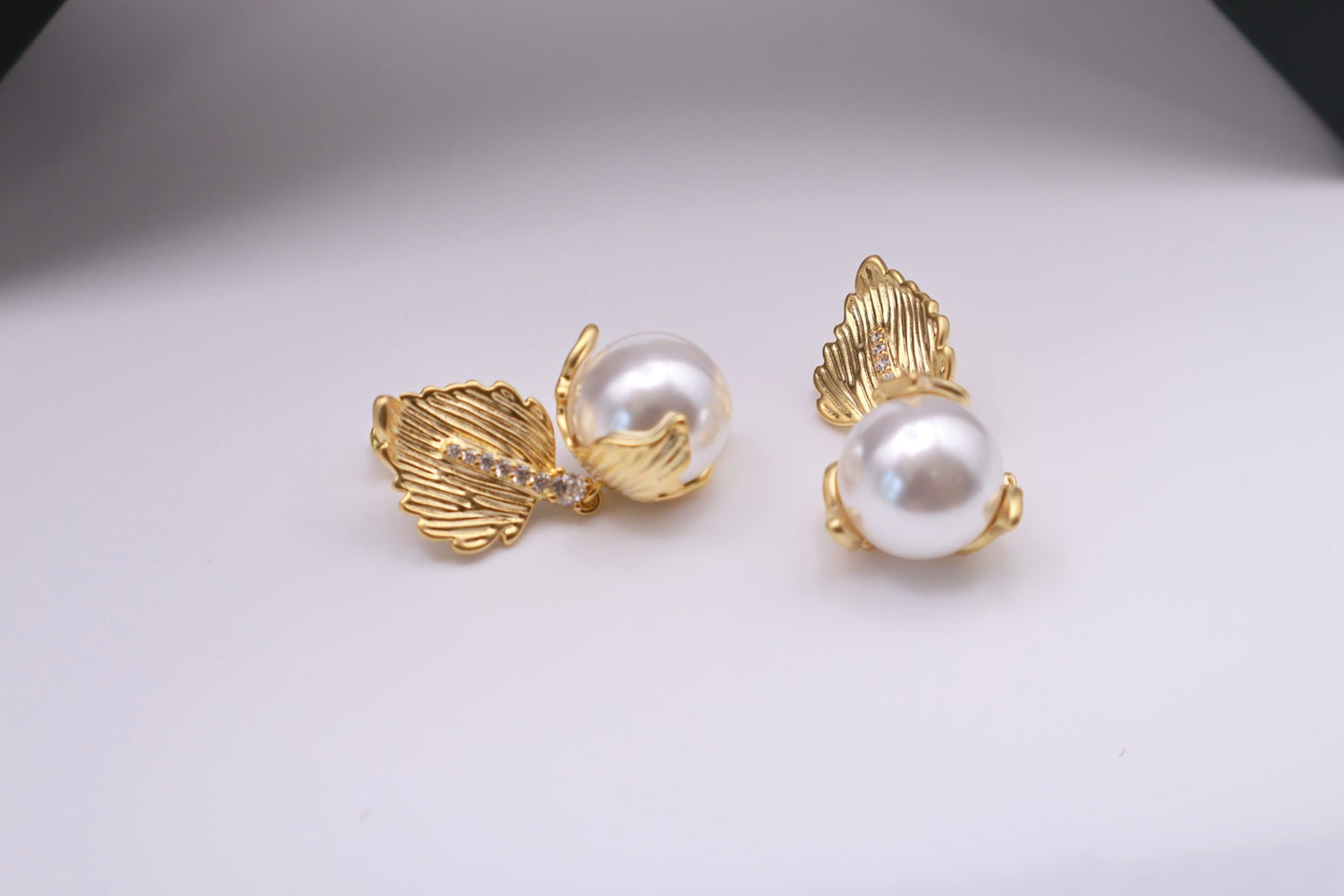Pearl in Clam Drop 072