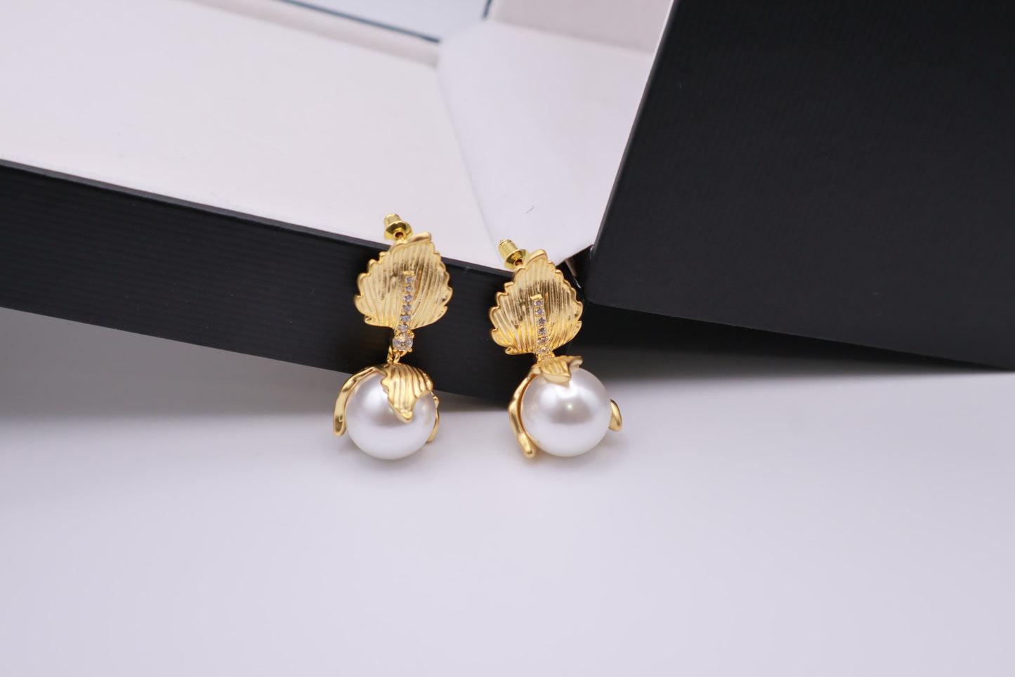 Pearl in Clam Drop 072