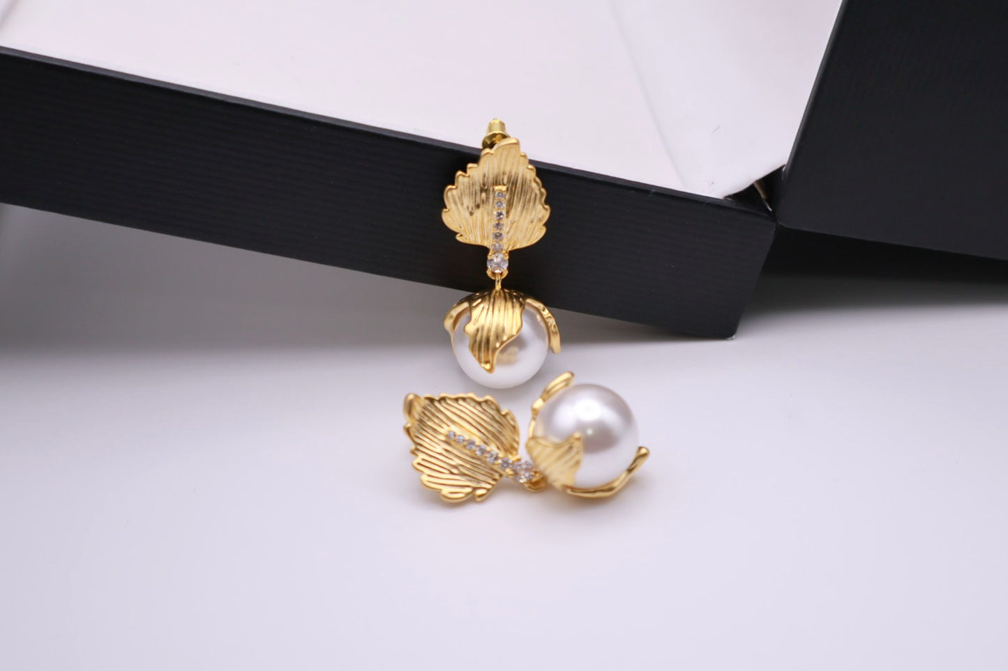 Pearl in Clam Drop 072