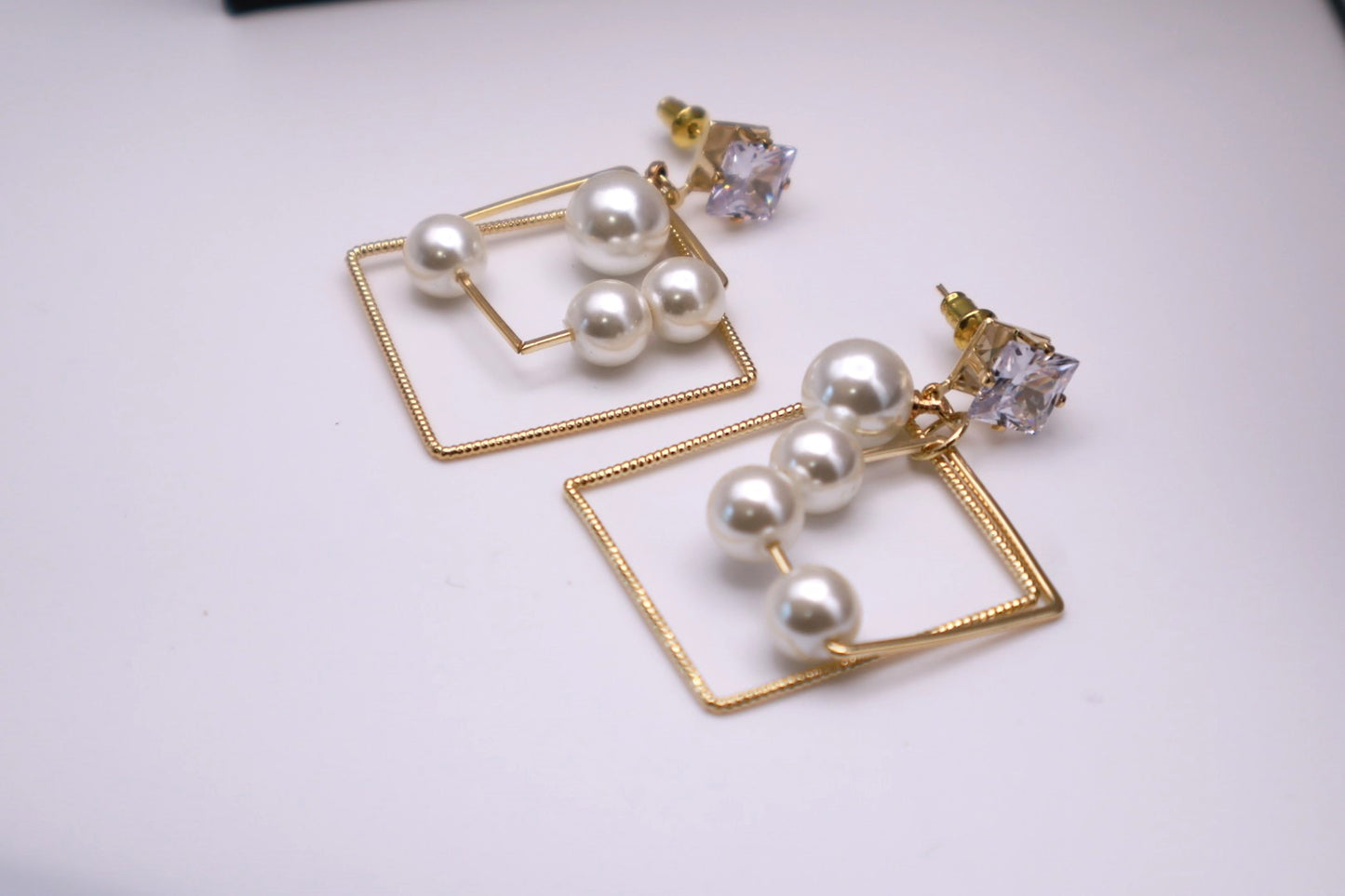 Gem Square Pearl Drop 076
