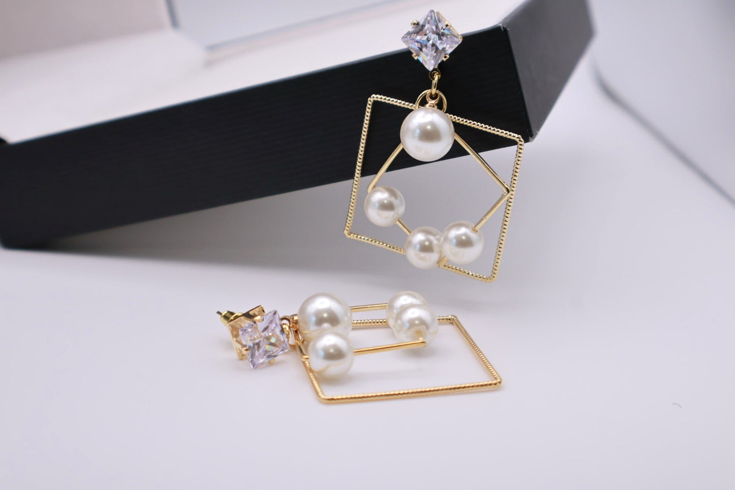 Gem Square Pearl Drop 076