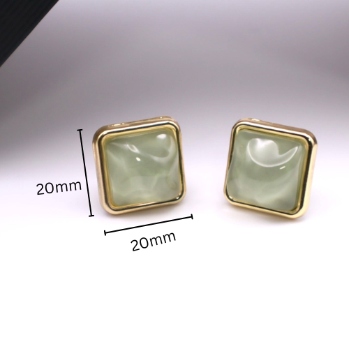 Green Square Stud 059