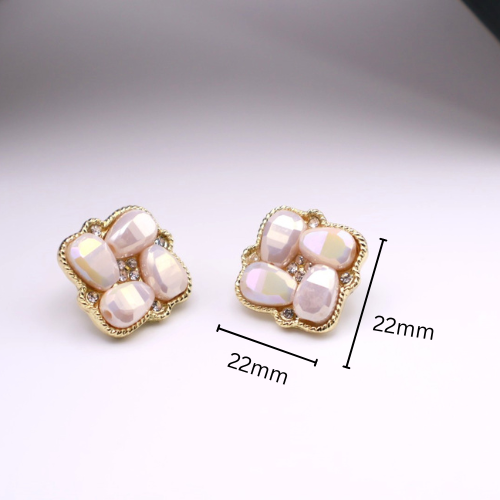 Square Pearl Stud 058