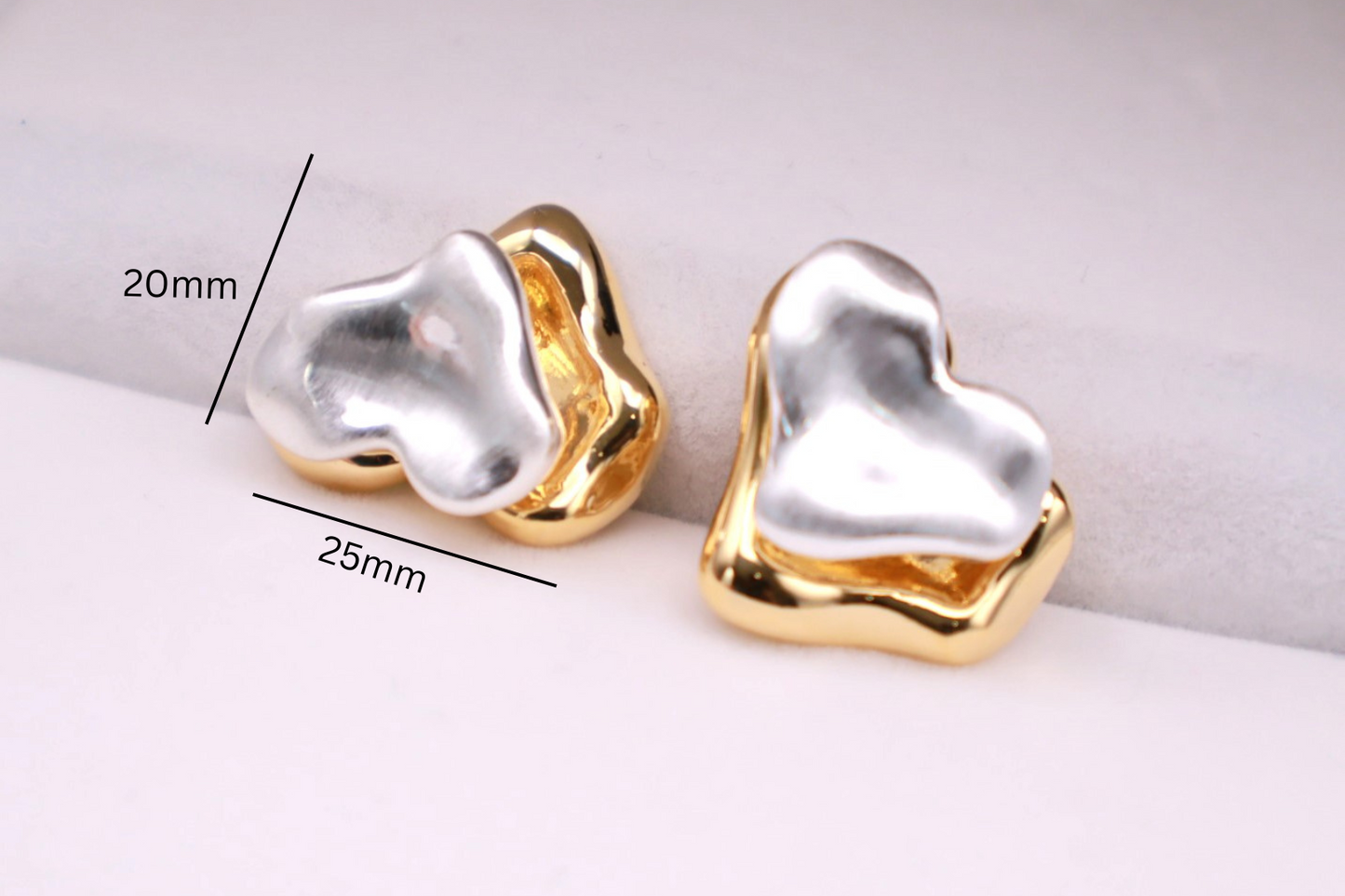 Double Heart Shaped Stud 092