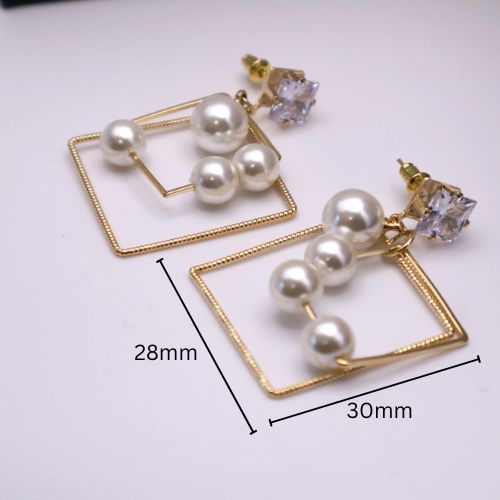 Gem Square Pearl Drop 076