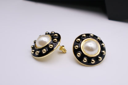 Shielded Pearl Stud