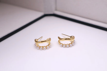 gold pearl stud