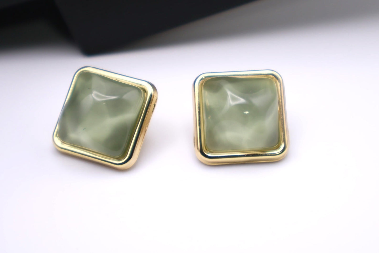 Green Square Stud