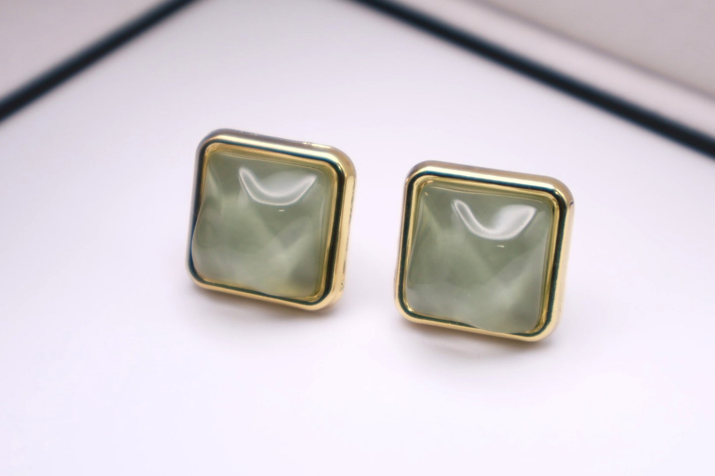 Green Square Stud